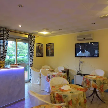 Etna - Per Coppie E Famiglie Con Parcheggio E ホテル 3*