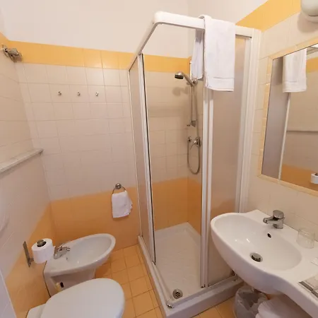 Etna - Per Coppie E Famiglie Con Parcheggio E ホテル 3*