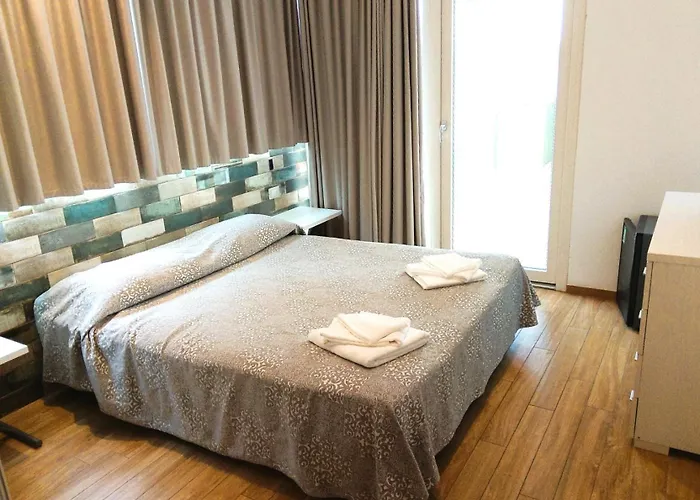 Hotel Etna - Per Coppie E Famiglie Con Parcheggio E