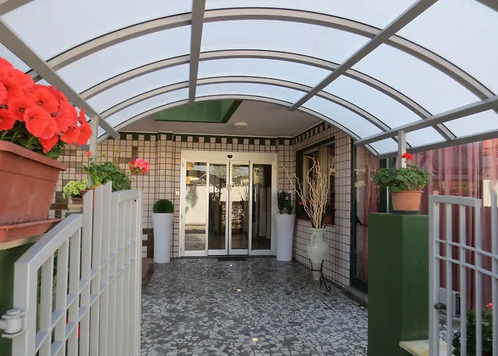 Hotel Etna - Per Coppie E Famiglie Con Parcheggio E