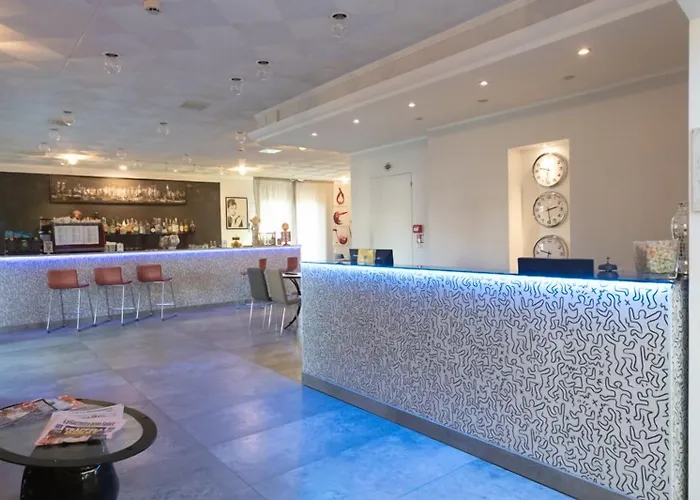 Etna - Per Coppie E Famiglie Con Parcheggio E Hotel Riccione