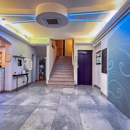 Hotel Etna - Per Coppie E Famiglie Con Parcheggio E Riccione