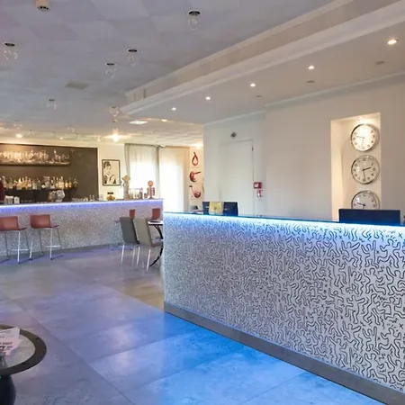 Etna - Per Coppie E Famiglie Con Parcheggio E Hotel Riccione