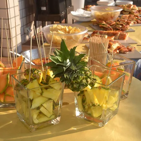 Etna - Per Coppie E Famiglie Con Parcheggio E 3* Riccione