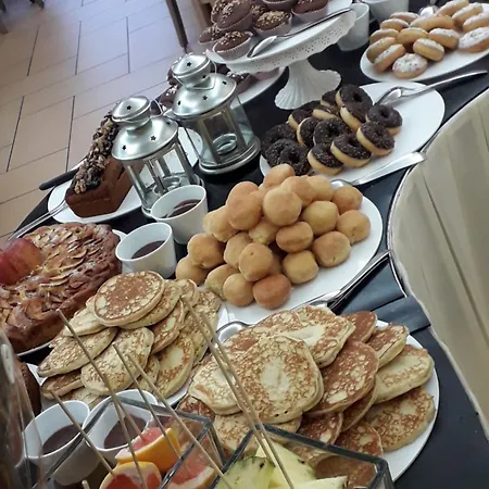 Etna - Per Coppie E Famiglie Con Parcheggio E 3* Riccione