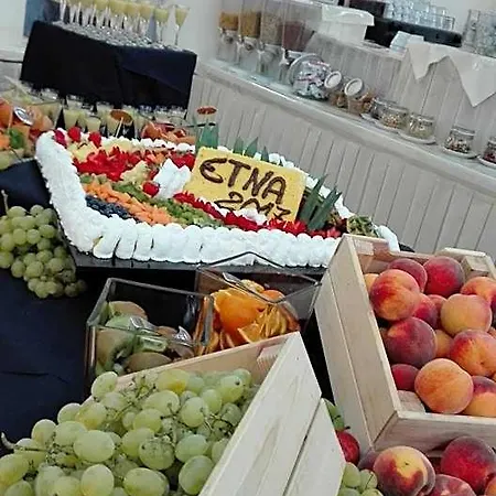 Etna - Per Coppie E Famiglie Con Parcheggio E 3* Riccione