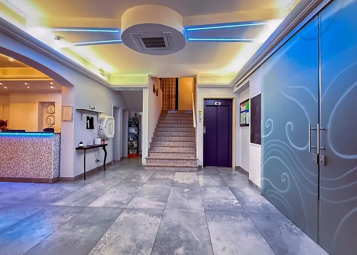 Hotel Etna - Per Coppie E Famiglie Con Parcheggio E Riccione