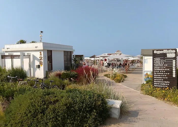 Etna - Per Coppie E Famiglie Con Parcheggio E 3* Riccione