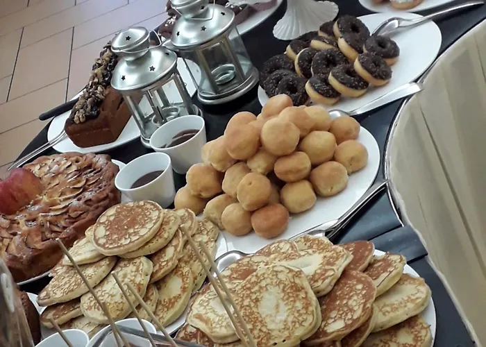 Etna - Per Coppie E Famiglie Con Parcheggio E 3* Riccione